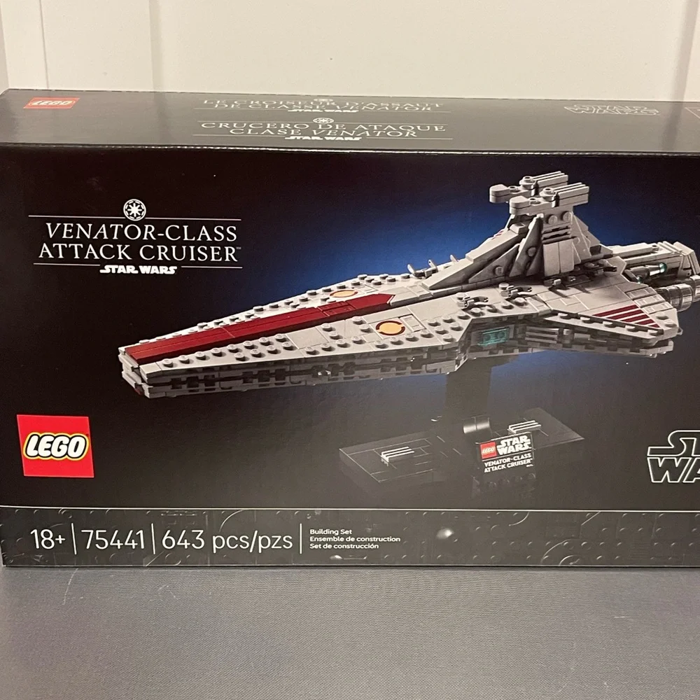 LEGO Star Wars Venator-Class Cruiser Set - Red and Gray (75441) 643Pcs 18+ NIP